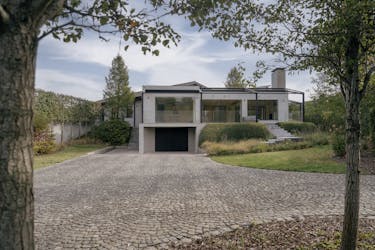 Uitzonderlijke villa te koop op 100m van de Menenpoort