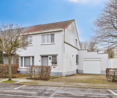 Huis te koop in Ieper op 555m² met tuin, garage en 3 kamers.