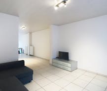 Gerenoveerde woning met 2 slaapkamers en terras.