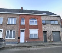 Gerenoveerde woning met 2 slaapkamers en terras.