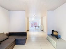 Gerenoveerde woning met 2 slaapkamers en terras. 