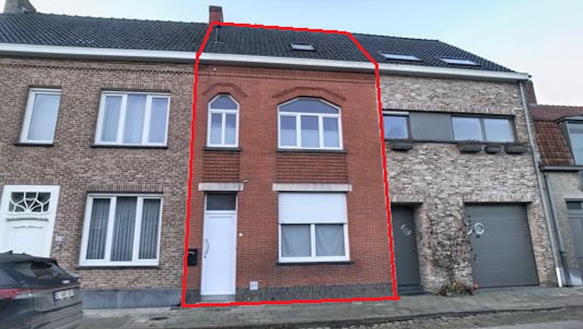 Gerenoveerde woning met 2 slaapkamers en terras.