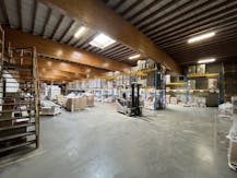 Magazijn (1.450 m²) met kantoren (591 m²) te huur in Zulte