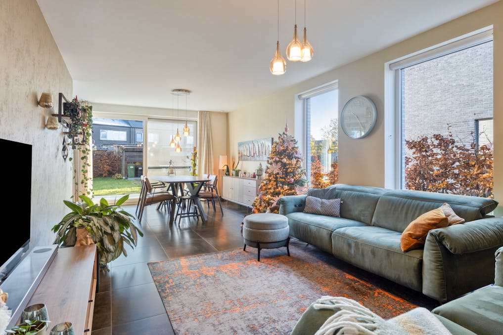 Moderne halfopen woning met hoogwaardige afwerking 