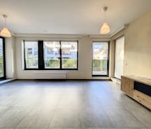 Appartement de deux chambres avec double parking et jardin