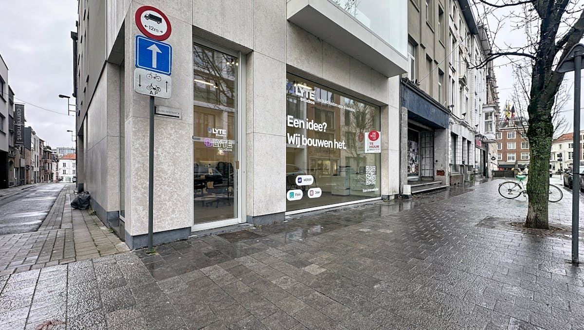 Handelspand van ca. 50 m² te huur in centrum Kortrijk