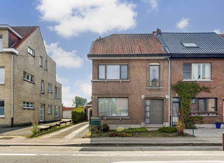 Verzorgd huis in het centrum van Kruibeke met drie tot vier slaapkamers, garage en tuin
