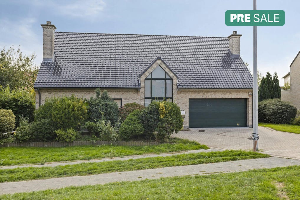 Charming four-façade house on 5a19ca within walking distance of the center of Strombeek