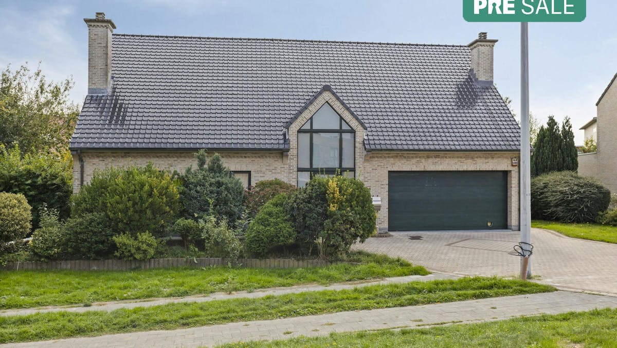 Charming four-façade house on 5a19ca within walking distance of the center of Strombeek