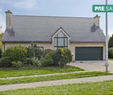 Charming four-façade house on 5a19ca within walking distance of the center of Strombeek