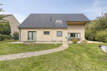 Charming four-façade house on 5a19ca within walking distance of the center of Strombeek