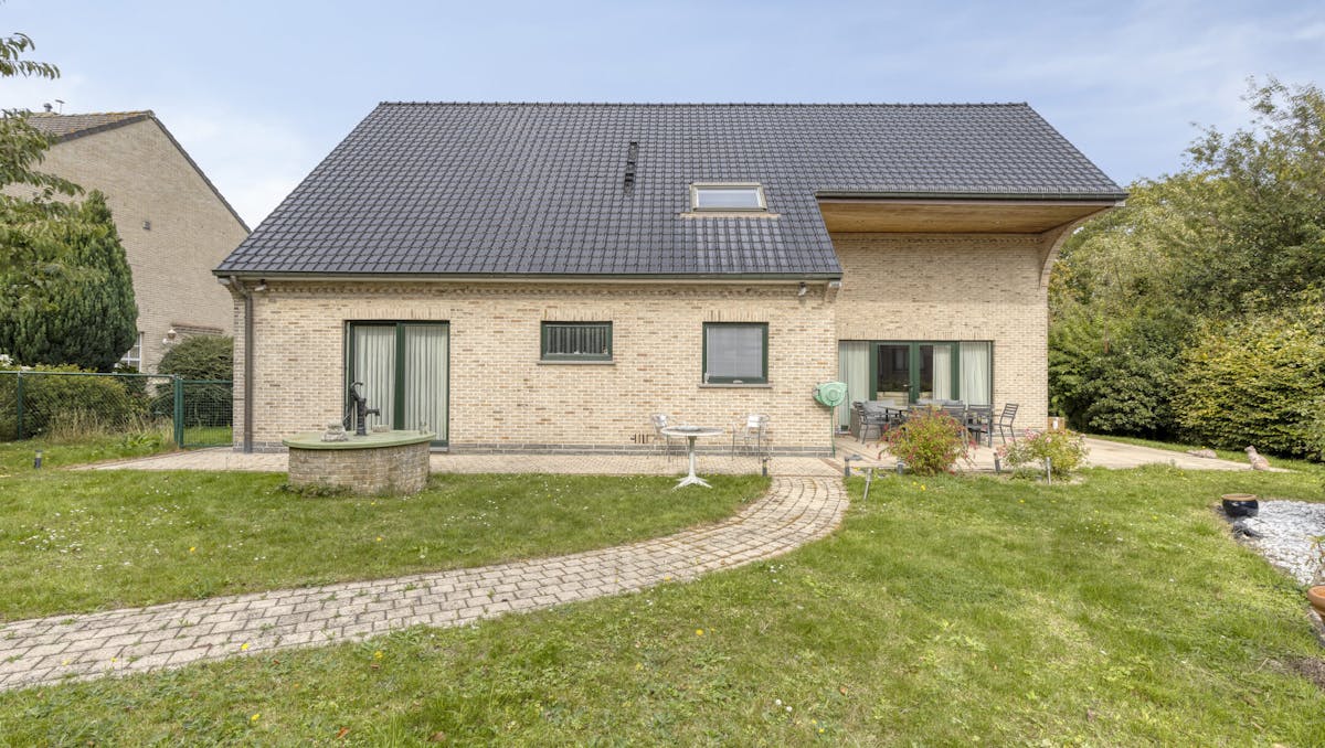 Charming four-façade house on 5a19ca within walking distance of the center of Strombeek