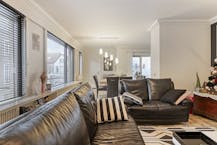 Handelspand met woonst te koop in centrum Menen