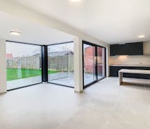 Recente woning met 3 kamers, garage en tuin in Poperinge