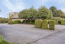 Polyvalent gebouw met woning te koop te Brecht!