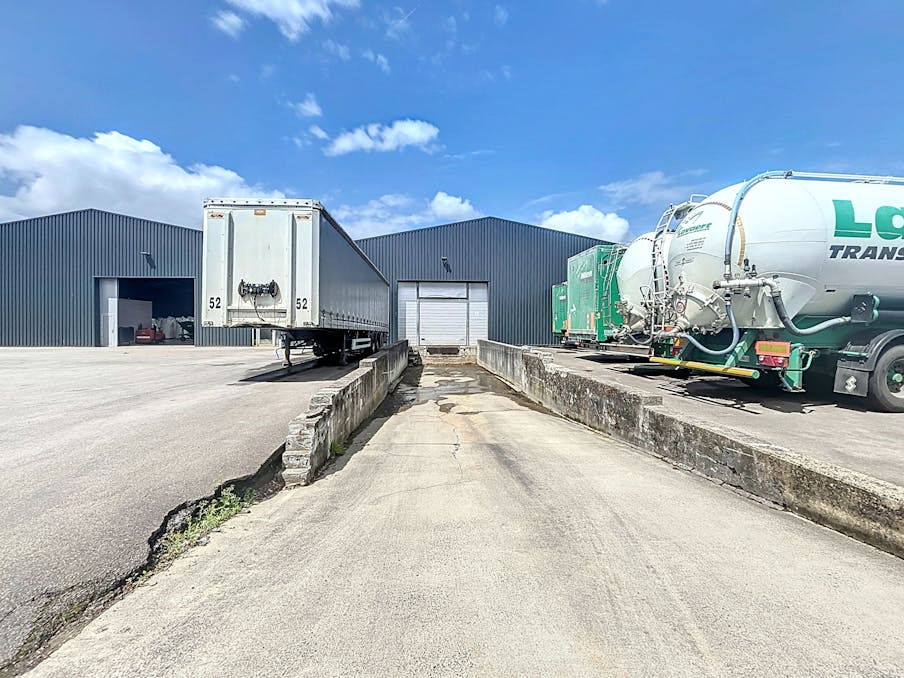  Magazijn van ca. 3.000 m² te huur regio Wielsbeke