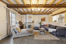 Charmante woning met afzonderlijk atelier/kantoor te koop