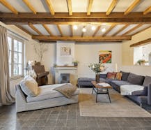 Charmante woning met afzonderlijk atelier/kantoor te koop