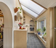 Charmante woning met afzonderlijk atelier/kantoor te koop