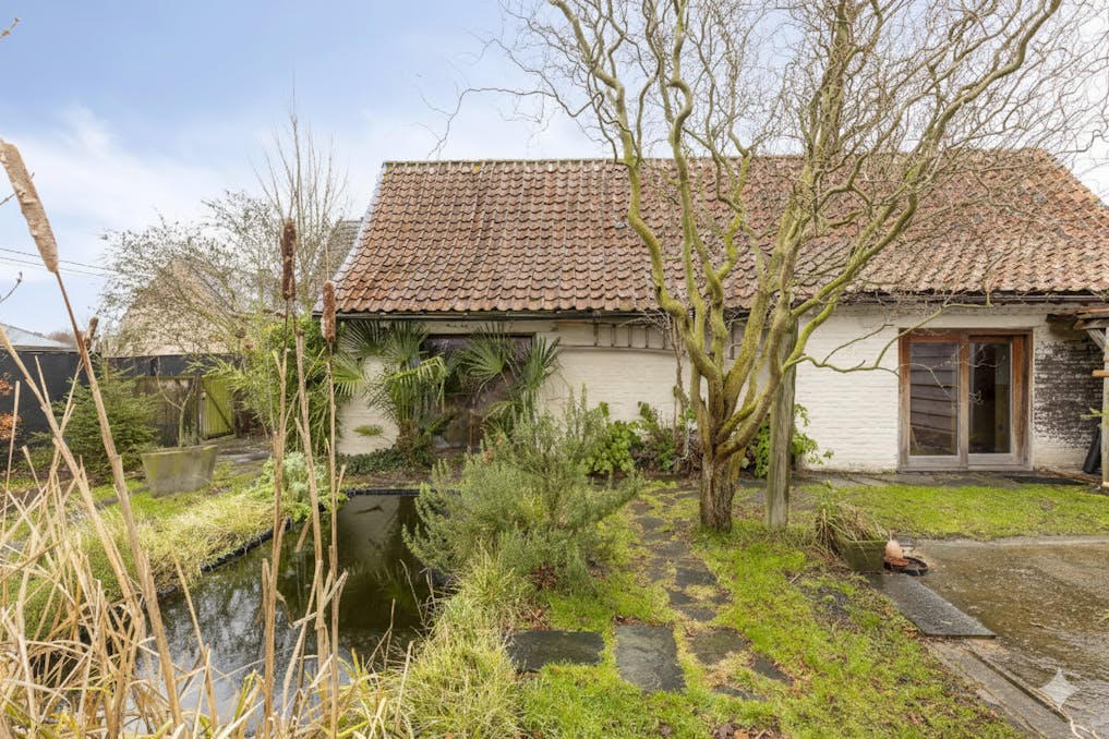 Charmante woning met afzonderlijk atelier/kantoor te koop