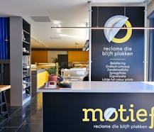 Bedrijfsgebouw + woonst (140 m²) op industrieperceel (4.758 m²)