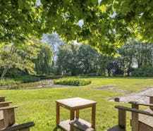 Statige landelijke woning met vijver en bijgebouw op ruim 8.000m²