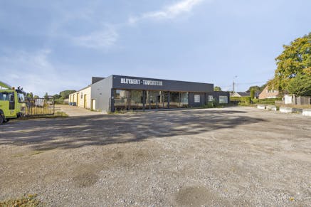 Huis met magazijn te koop Adegem