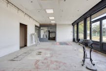 Magazijn met woonst en burelen in Adegem (Maldegem)