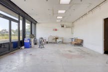 Magazijn met woonst en burelen in Adegem (Maldegem)