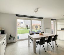 Recente woning met 3 kamers, tuin en garage in Poperinge