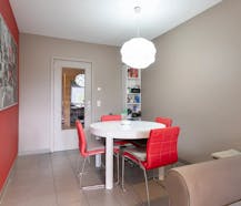 Gelijkvloers appartement met tuin en 2 slaapkamers te koop