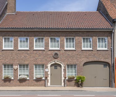 Instapklare gezinswoning met grote tuin en prachtig uitzicht te koop in Menen