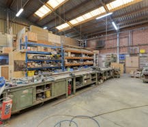 Magazijn (400 m² ) met woning (229 m²) op 4000m² terrein