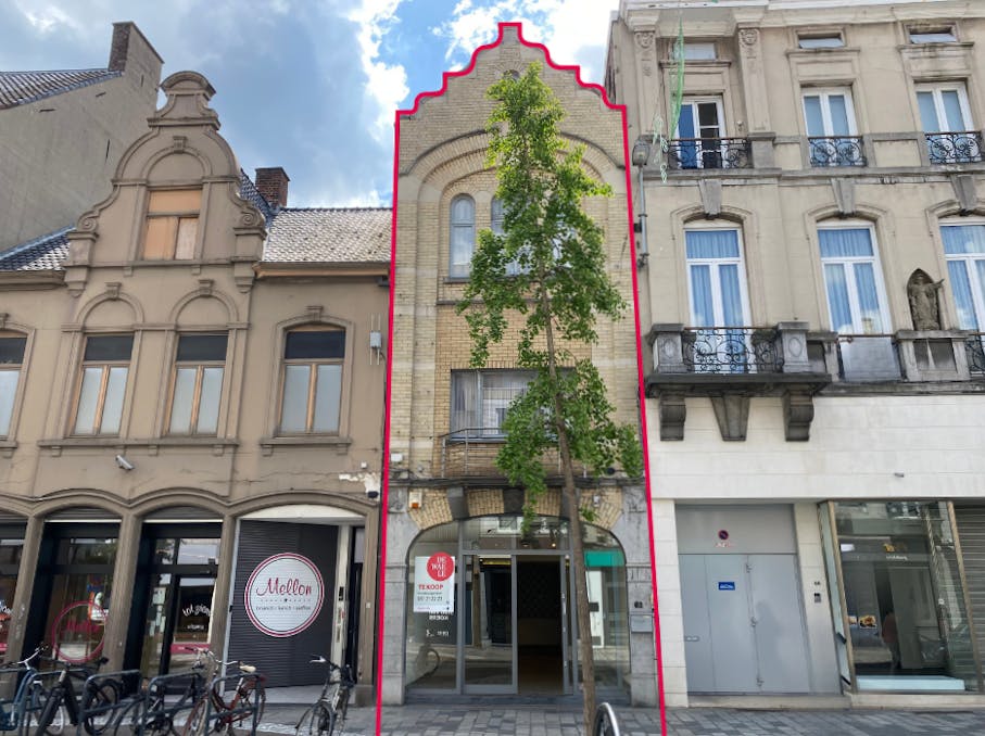 Handelseigendom in de topwinkelstraat van Roeselare