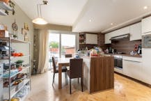 Three-bedroom apartment (125 m²) with roof terrace (82 m²)