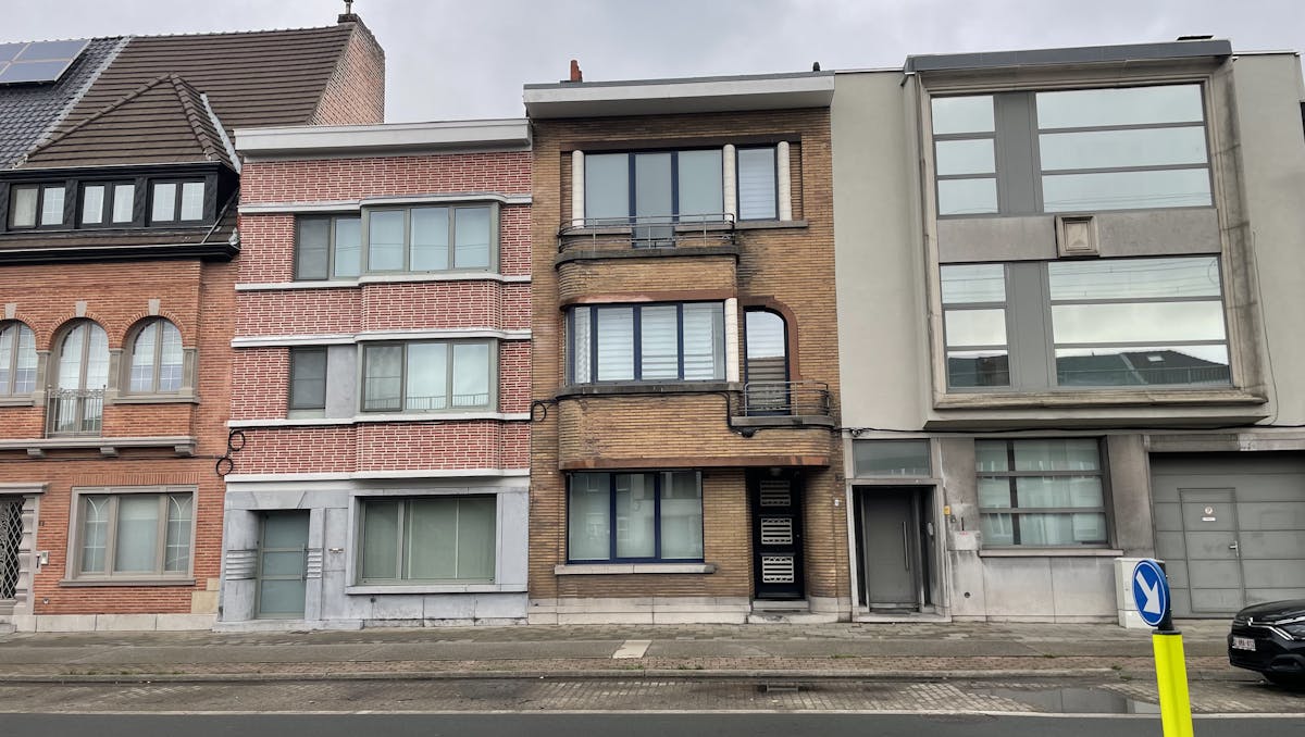 Zeer ruime centraal gelegen gezinswoning in Sint-Niklaas