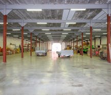 Magazijn (2.200 m²) met verdiep (2.200 m²) te koop in Eeklo