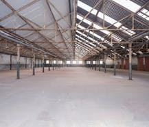 Magazijn (2.200 m²) met verdiep (2.200 m²) te koop in Eeklo