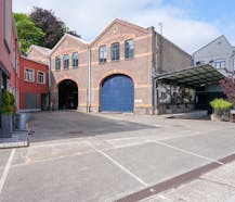 Magazijn (2.200 m²) met verdiep (2.200 m²) te koop in Eeklo