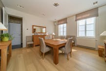 Herenhuis met ruime garage te koop in Izenberge.