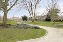 Op te frissen huis met tuin te koop in Brugge centrum