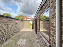 Op te frissen huis met tuin te koop in Brugge centrum