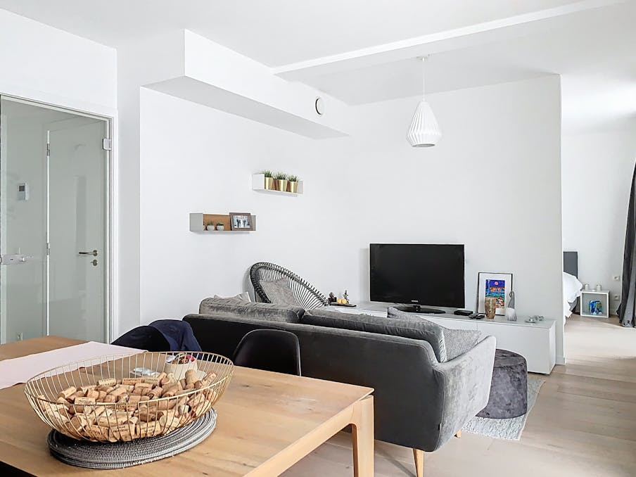 Dansaert - Spacieux studio meublé avec parking à louer