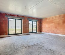 Casco halfopen bebouwing met 5 tot 7 slaapkamers, tuin en garage.