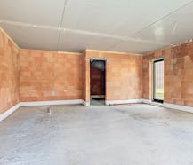 Casco halfopen bebouwing met 5 tot 7 slaapkamers, tuin en garage.