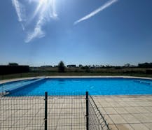 Vakantiewoning met drie slaapkamers en zongerichte tuin.
