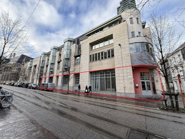 Handelspand (ca. 200 m²) te huur in centrum Gent