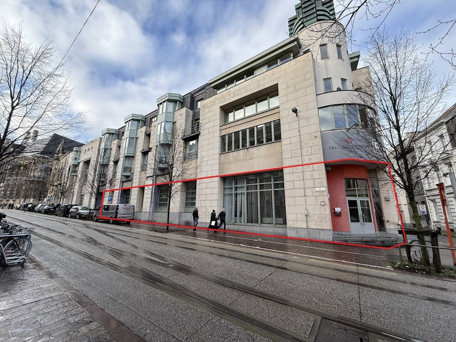 Handelspand (ca. 200 m²) te huur in centrum Gent