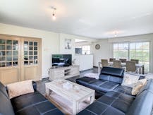 Villa met 4 slaapkamers, 2 badkamers en garage in Proven 