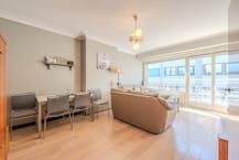 Lichtrijke studio te koop met zijdelings zeezicht en terras!